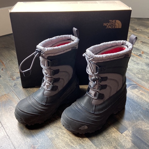 The North Face Alpenglow IV Boots - Picture 2 of 5